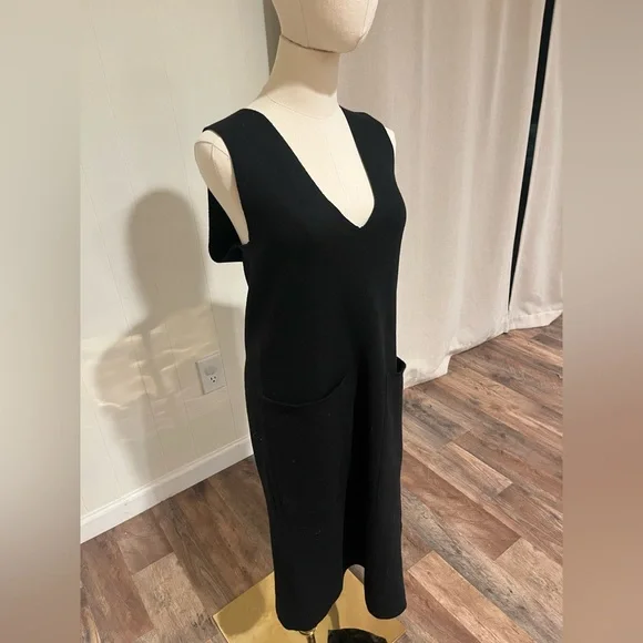 JOSEPH Milano Knitted Soft Wool Sleeveless Dress with Large Pockets, Deep V Neck - Picture 2 of 12